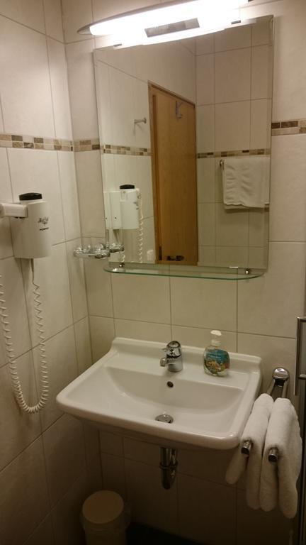 Hotel Am Wald Ottobrunn Ngoại thất bức ảnh