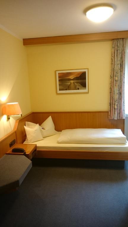 Hotel Am Wald Ottobrunn Ngoại thất bức ảnh