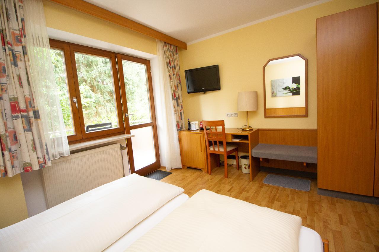 Hotel Am Wald Ottobrunn Ngoại thất bức ảnh